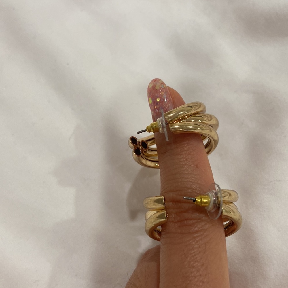 Gold hoops - Picture 2 of 3